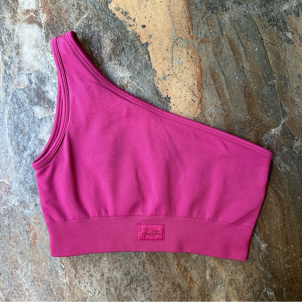 Bo+Tee One Shoulder Sports Bra Women’s Size Medium Pink